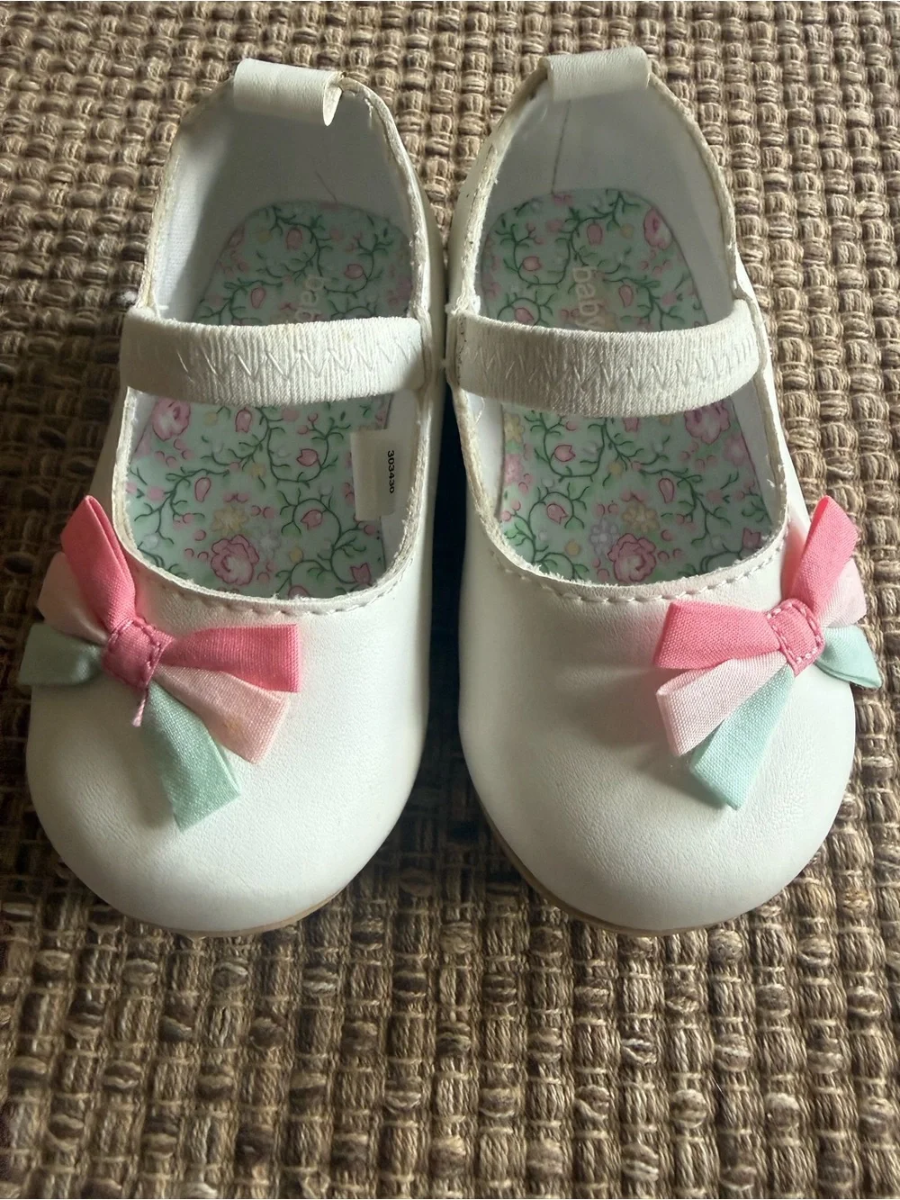 GAP white mary